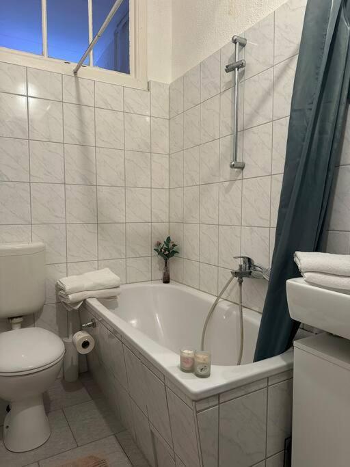 Grosses Apartment Am Kudamm ベルリン エクステリア 写真