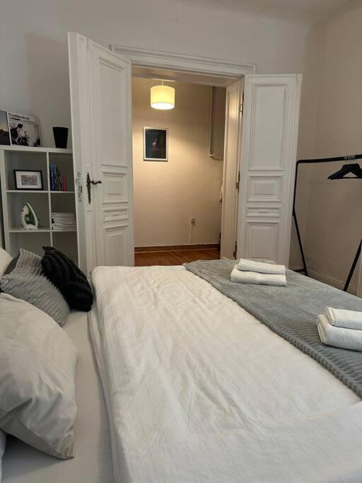 Grosses Apartment Am Kudamm ベルリン エクステリア 写真