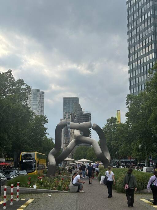 Grosses Apartment Am Kudamm ベルリン エクステリア 写真