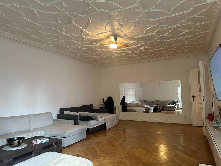 Grosses Apartment Am Kudamm ベルリン エクステリア 写真