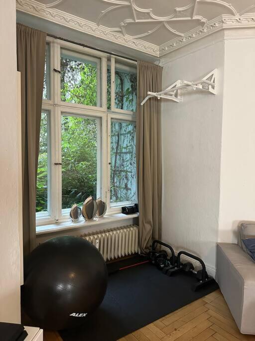 Grosses Apartment Am Kudamm ベルリン エクステリア 写真